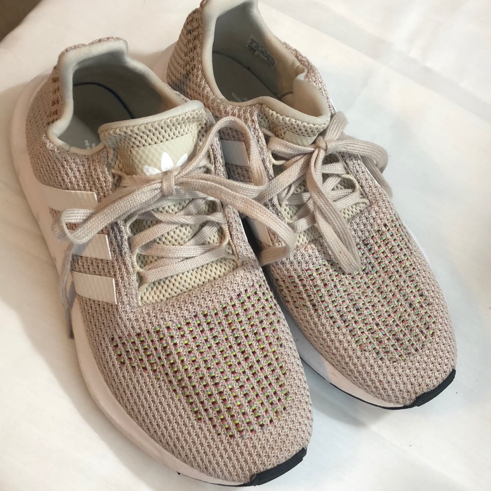 Adidas tennis shoes size 9